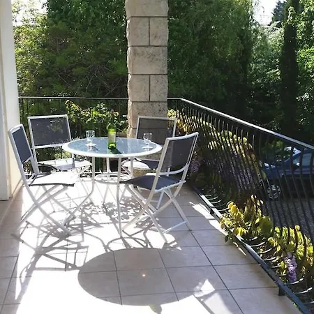 Superb Contemporary 2 Bed +private Pool *