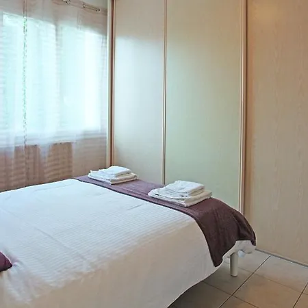 Superb Contemporary 2 Bed +private Pool *