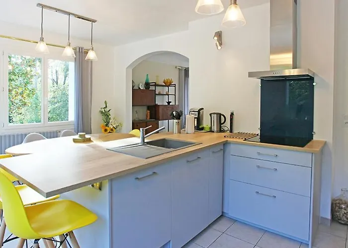 Superb Contemporary 2 Bed +private Pool