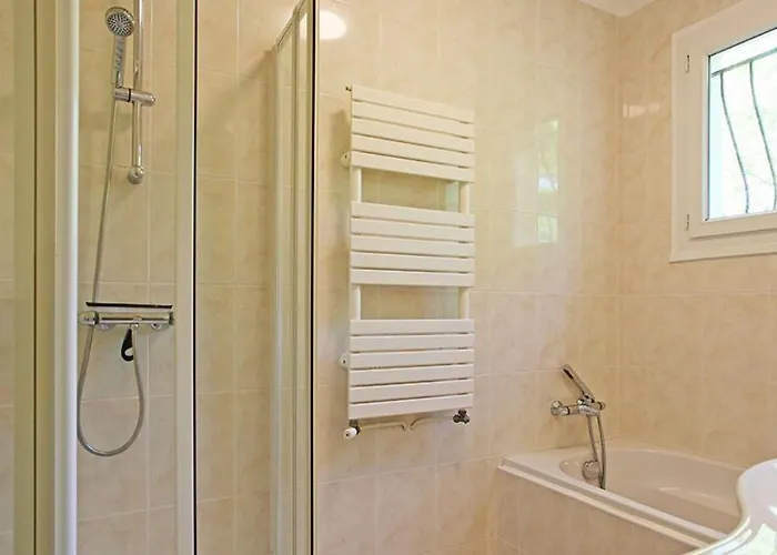 Superb Contemporary 2 Bed +private Pool Cancon